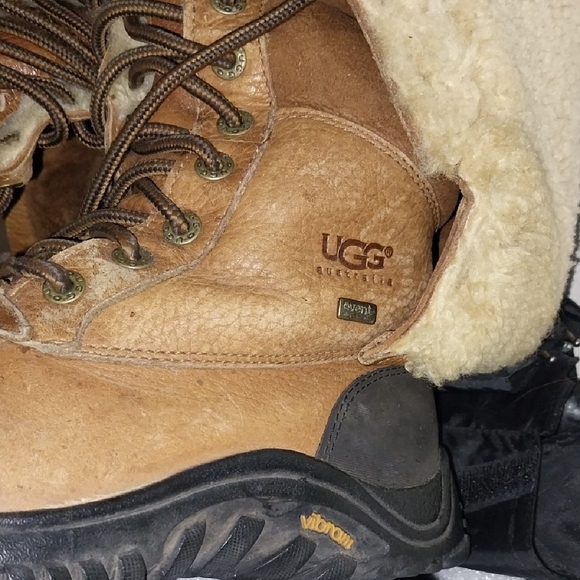 UGG Tan Boots with Shearling Lining - Picture 4 of 6